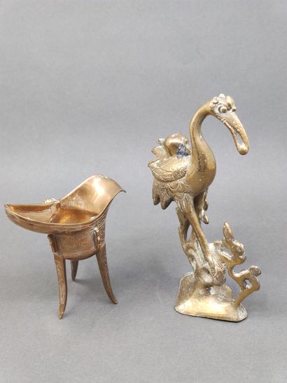 LOT comprenant : 

BRULE -ENCENS en bronze...
