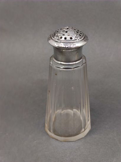 SAUPOUDREUSE, corps en verre taillé, bouchon...