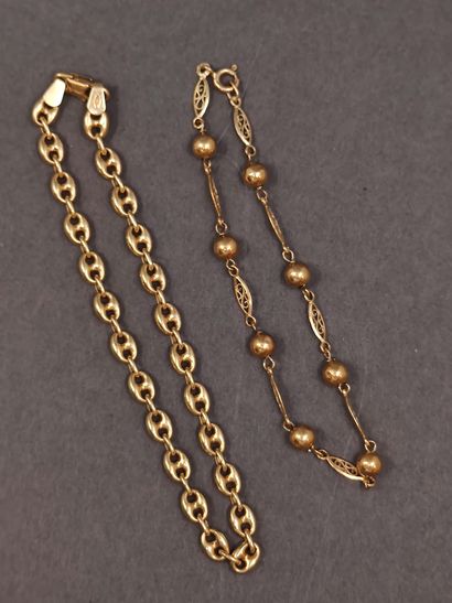 DEUX bracelets en or jaune 750° dont maille...