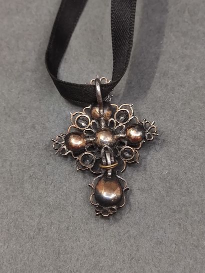 
CROIX régionaliste en or et argent ornée...