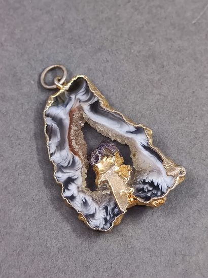 PENDENTIF en or jaune 750° agate et améthyste

Poids...