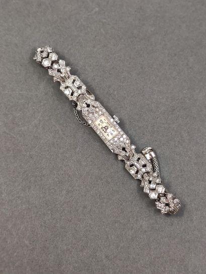 
MONTRE bracelet en or 750 et platine ornée...