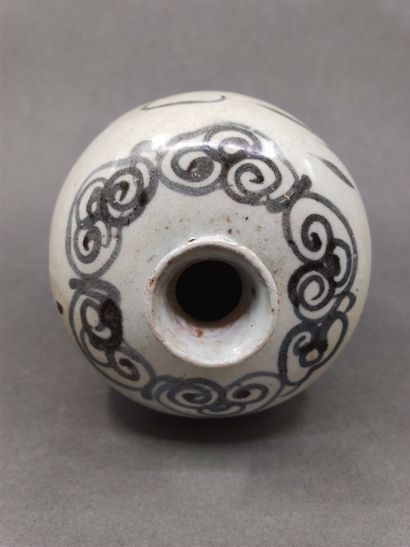 
CHINA - MING period (1368 - 1644)
A pair...