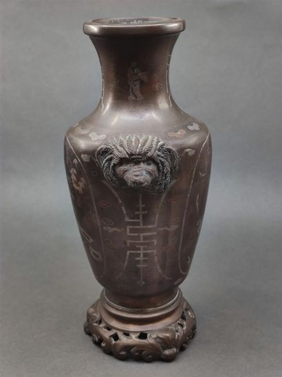 VIETNAM - TRAVAIL DU XIXeme siècle

VASE...