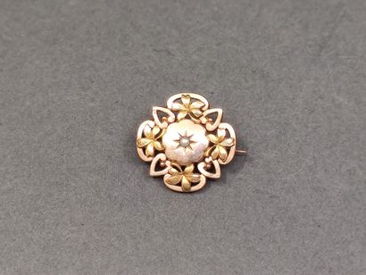 
LOT d'or 750° comprenant : 




DEUX Paires...