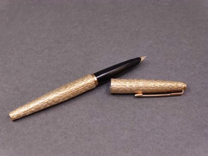 PARKER 

STYLO plume en or jaune 750° 

Poids...