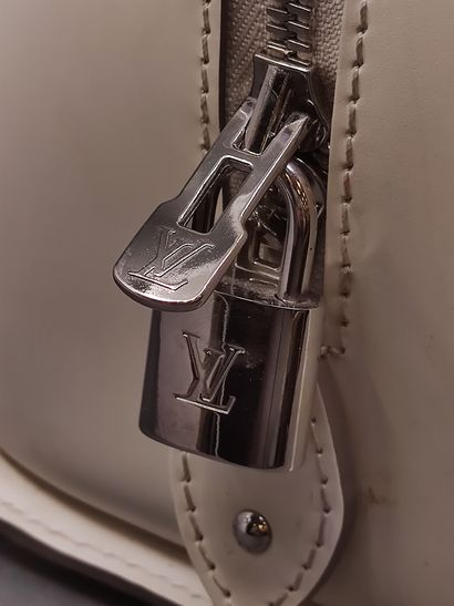 LOUIS VUITTON 

Sac bowling cuir épi bla...