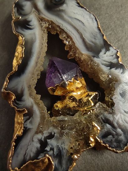 PENDENTIF en or jaune 750° agate et améthyste

Poids...