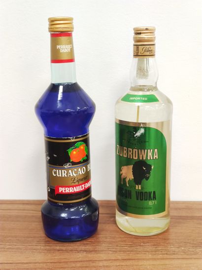 ZUBROWKA Vodka

CURACAO Liqueur