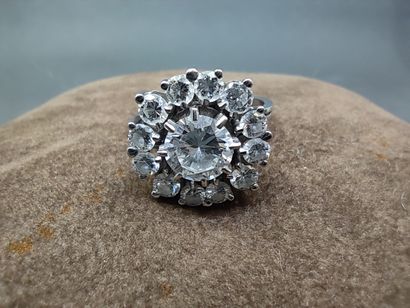 TRAVAIL Francais

BAGUE marguerite en or...