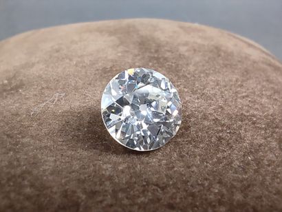 
DIAMANT taille ancienne (old European cut)...