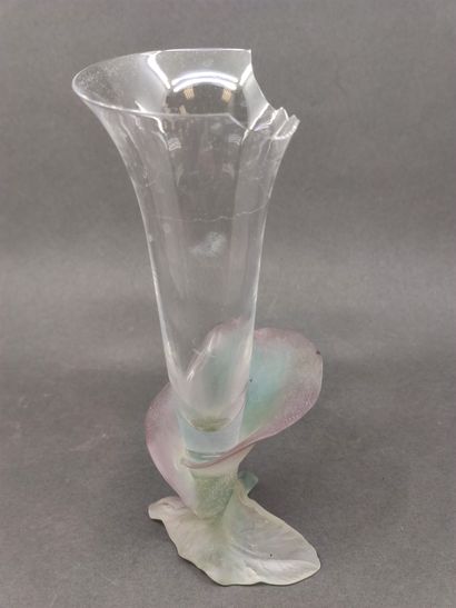 DAUM

Paire de petits vases soliflores

Pietement...