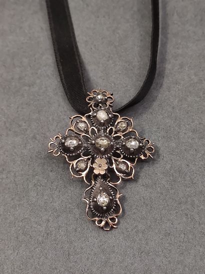 
CROIX régionaliste en or et argent ornée...