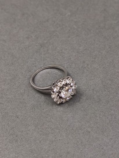 TRAVAIL Francais

BAGUE marguerite en or...