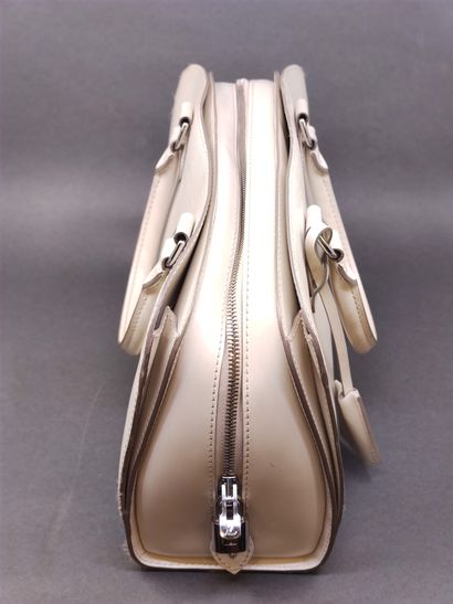 LOUIS VUITTON 

Sac bowling cuir épi bla...