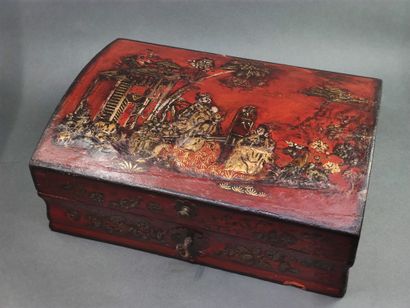 Boite à perruque en bois laqué et doré sur...