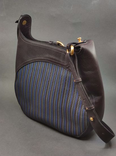 DELVAUX

Sac à main en cuir prune et tréssé...