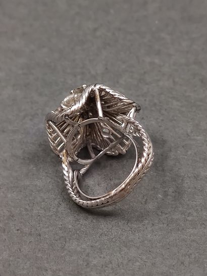 
TRAVAIL Francais

BAGUE marguerite en or...