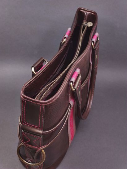 LANCEL 

SAC en cuir marron surpiques rose...