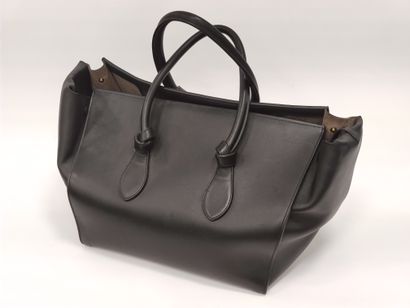 
CELINE TIE grand modèle




Sac en cuir...