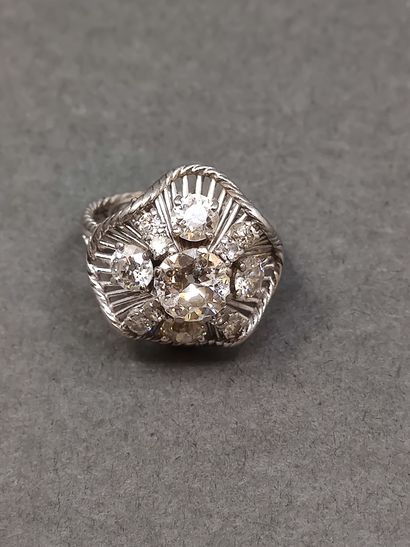 
TRAVAIL Francais

BAGUE marguerite en or...