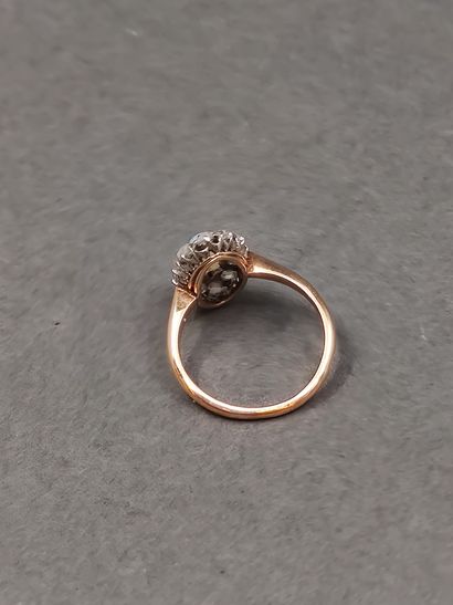 BAGUE en or et platine ornée d'une opale...