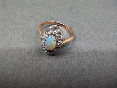 BAGUE en or et platine ornée d'une opale...