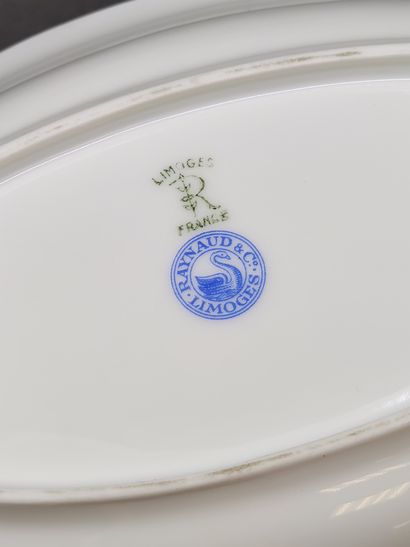 LIMOGES raynaud

-Service de table en porcelaine...
