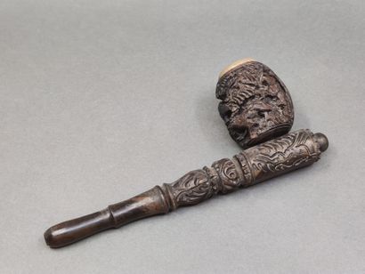 PIPE à opium en bois sculptée représentant...