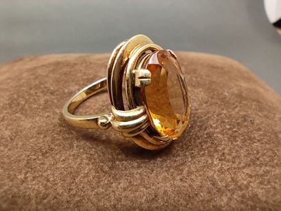 BAGUE en or 14 kt ornée d'une citrine 

Poids...