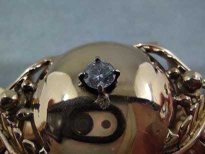 BRACELET en or jaune 750° orné d'un diamant...