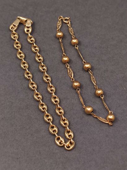 DEUX bracelets en or jaune 750° dont maille...