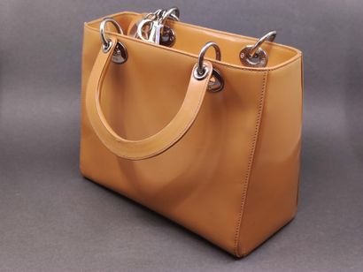 
CHRISTIAN DIOR Lady




Sac à main en cuir...