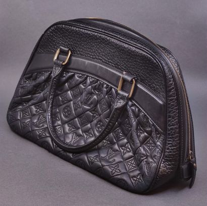 
LOUIS VUITTON Mizi




Sac à main en cuir...