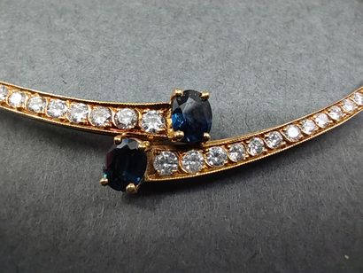 PARURE comprenant : 

COLLIER en or jaune...