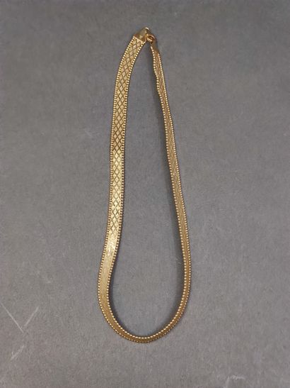 COLLIER EN or jaune 750° ras du cou encadré...
