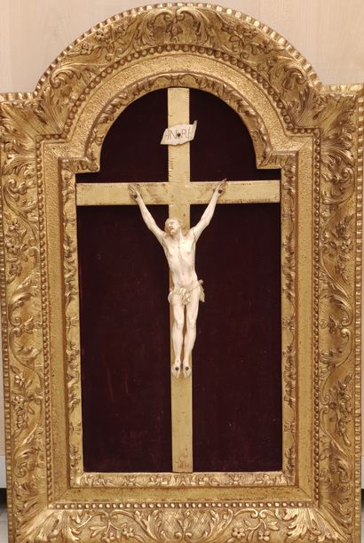 CRUCIFIX avec christ en ivoire 

Epoque XIXeme...