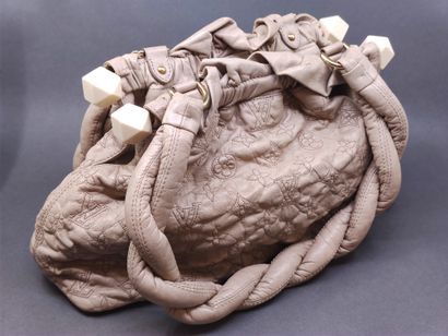 
LOUIS VUITTON STRATUS Olympe Beige




Sac...