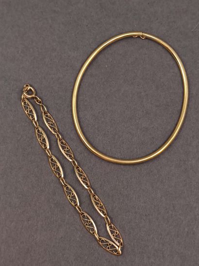 DEUX bracelets en or jaune 750° pour enfants...
