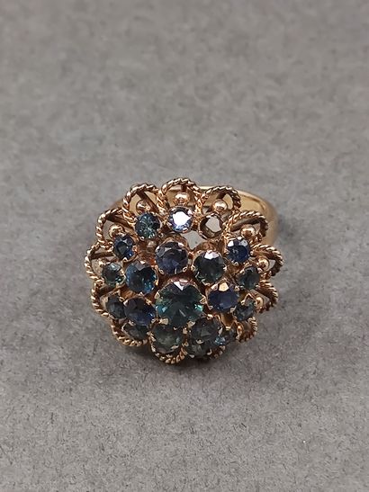 BAGUE en or 14kt ornée de pierres bleues

Poids...