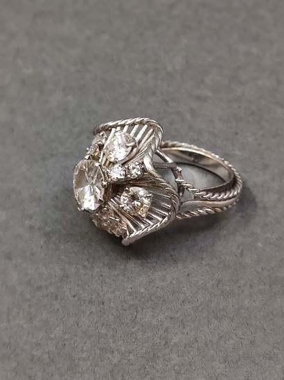 
TRAVAIL Francais

BAGUE marguerite en or...