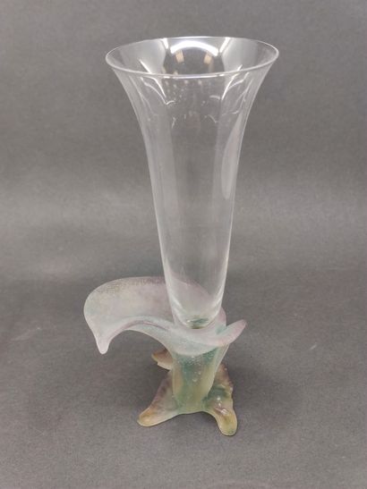 DAUM

Paire de petits vases soliflores

Pietement...