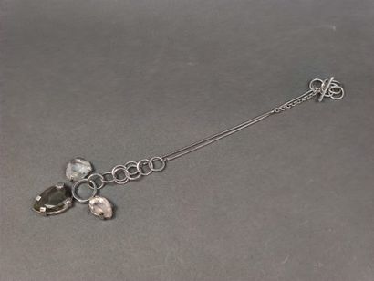 SWAROVSKI

Important collier en métal argenté

Orné...