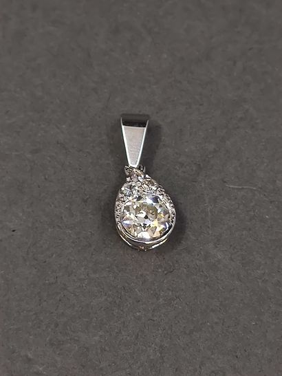 
PENDENTIF de forme goutte en or gris 750°...