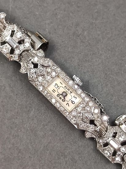 
MONTRE bracelet en or 750 et platine ornée...
