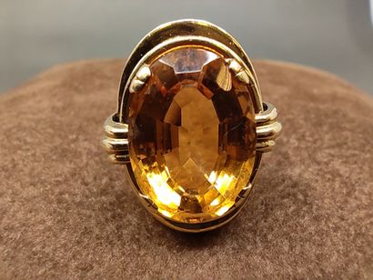 BAGUE en or 14 kt ornée d'une citrine 

Poids...