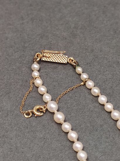 COLLIER de perles de culture, fermoir en...