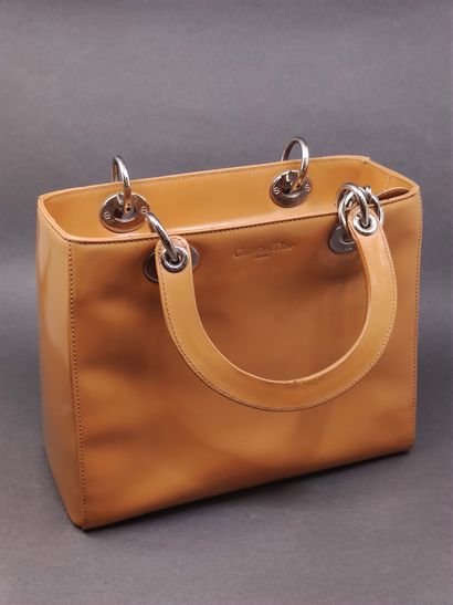 
CHRISTIAN DIOR Lady




Sac à main en cuir...