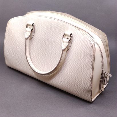 LOUIS VUITTON 

Sac bowling cuir épi bla...