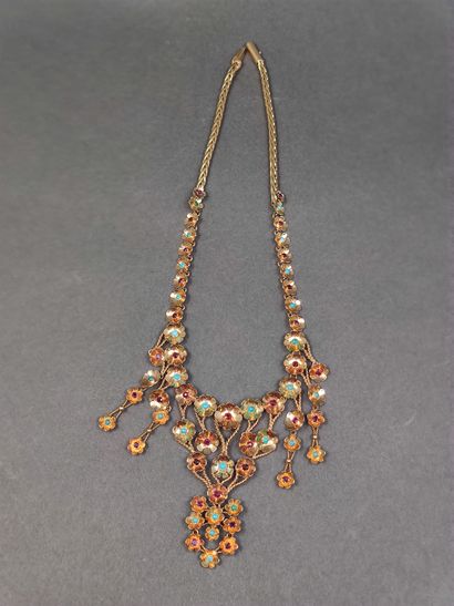 
PARURE en or jaune 750° comprenant : 




COLLIER...